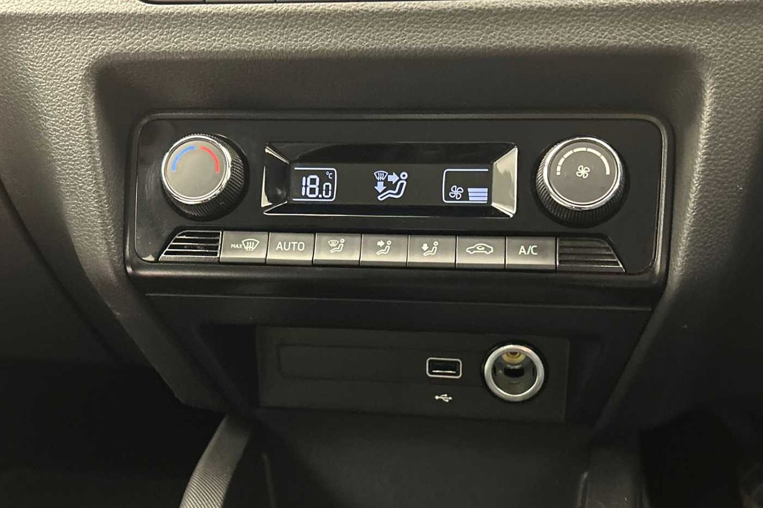 SKODA Fabia 1.0 TSI SE L (95PS) 5-Dr Hatchback